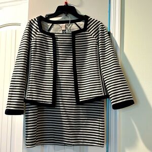 Two piece Banana Republic striped skirt and jacket suit mint condition 4/6